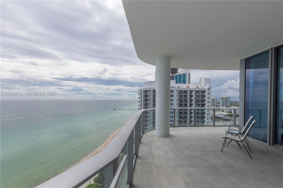 En Venta: $4,950,000 (3 camas, 5 baños, 3340 Pies cuadrados)