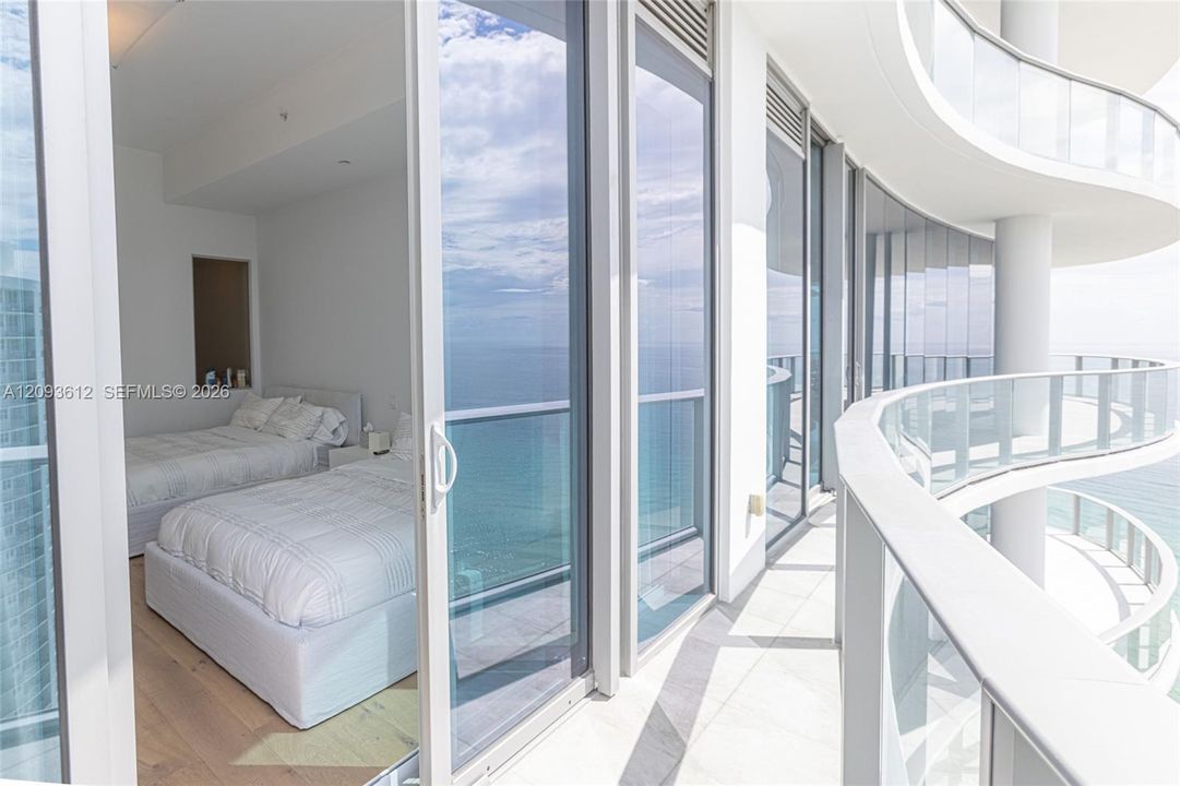 En Venta: $4,950,000 (3 camas, 5 baños, 3340 Pies cuadrados)