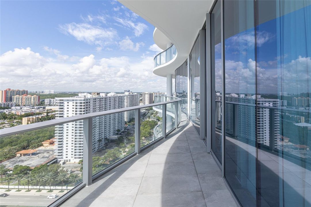 En Venta: $4,950,000 (3 camas, 5 baños, 3340 Pies cuadrados)