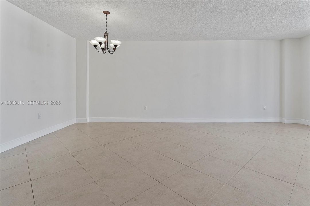 For Sale: $409,000 (1 beds, 2 baths, 824 Square Feet)