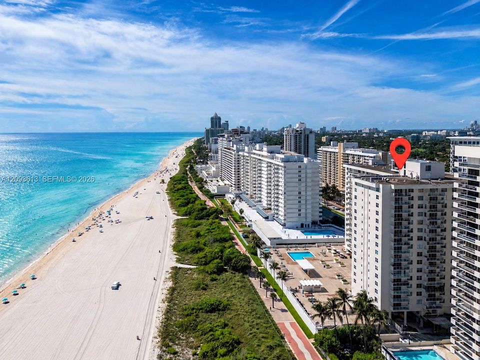 For Sale: $409,000 (1 beds, 2 baths, 824 Square Feet)
