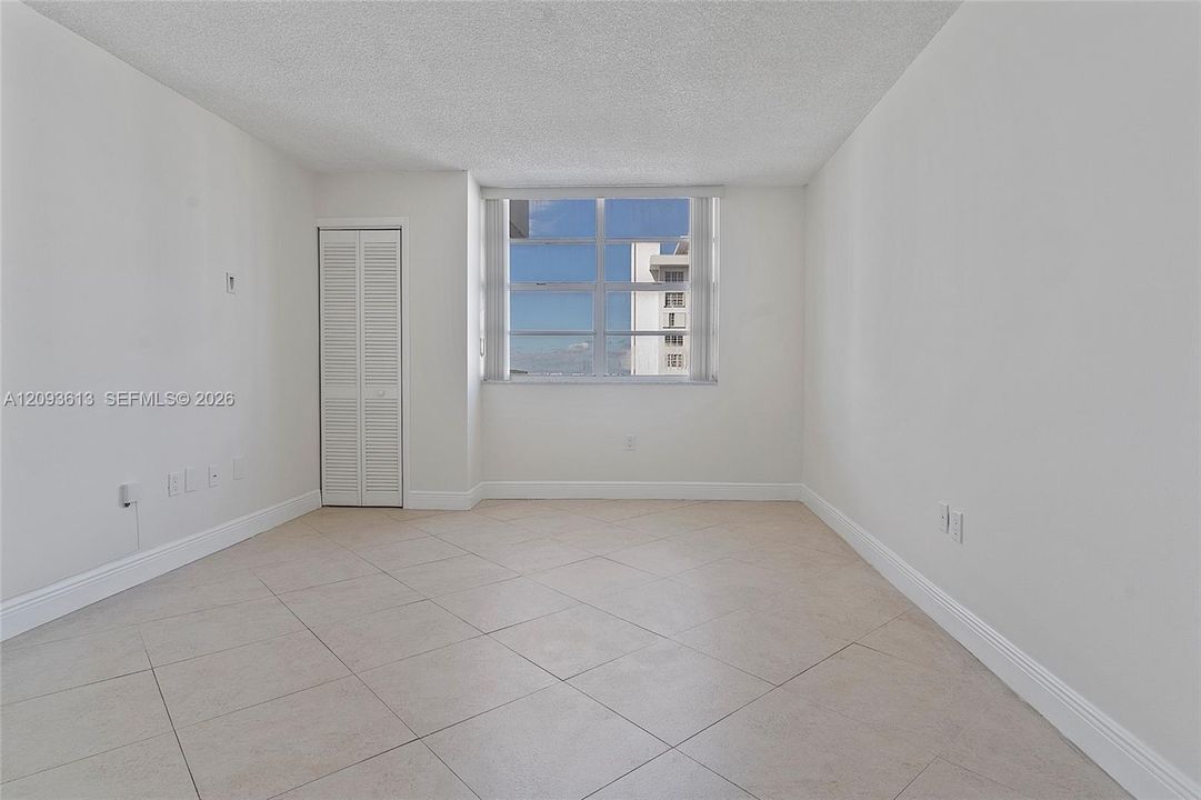 For Sale: $409,000 (1 beds, 2 baths, 824 Square Feet)