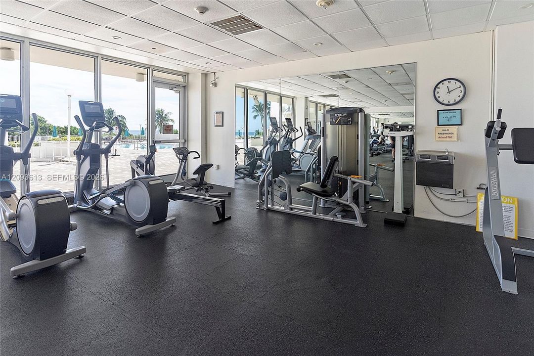 For Sale: $409,000 (1 beds, 2 baths, 824 Square Feet)