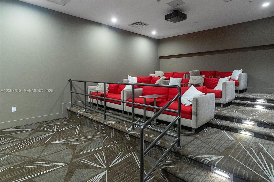For Sale: $409,000 (1 beds, 2 baths, 824 Square Feet)
