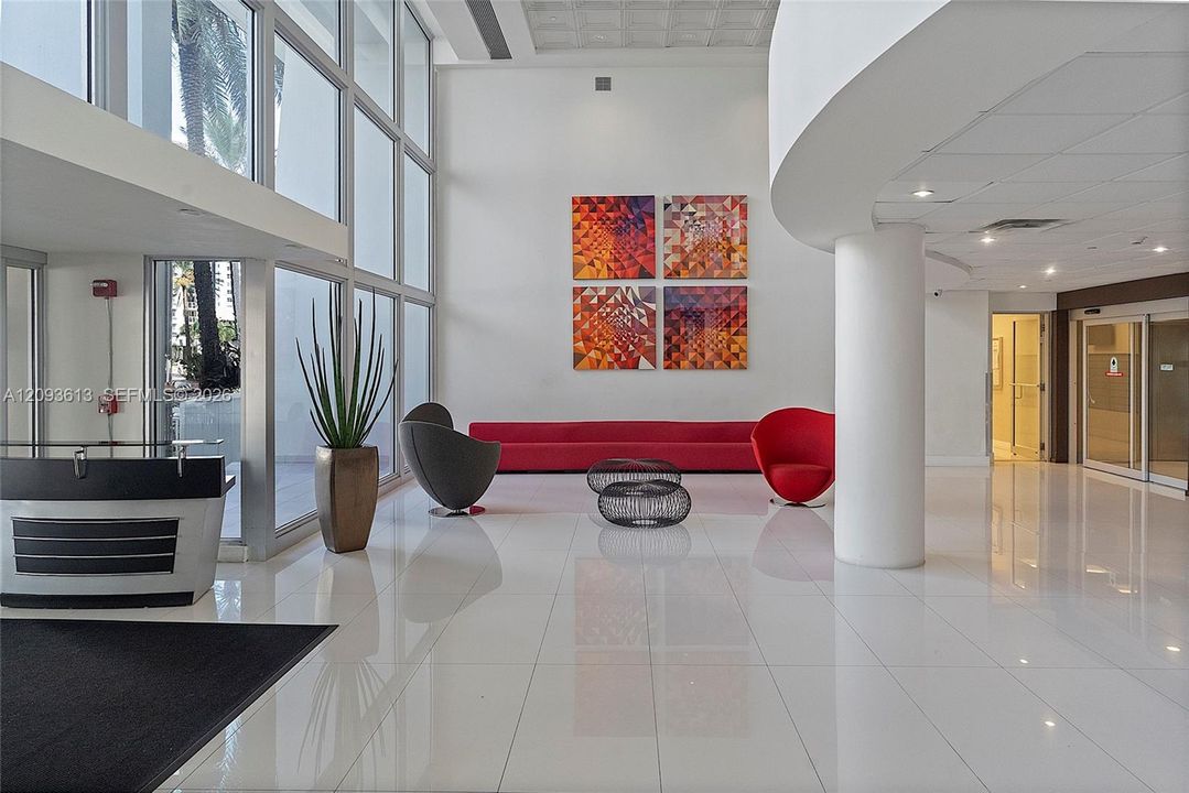 For Sale: $409,000 (1 beds, 2 baths, 824 Square Feet)