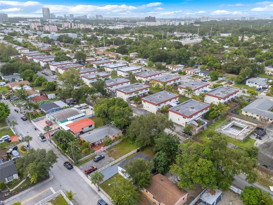 В аренду: $3,300 (3 спален, 2 ванн, 900 Квадратных фут)