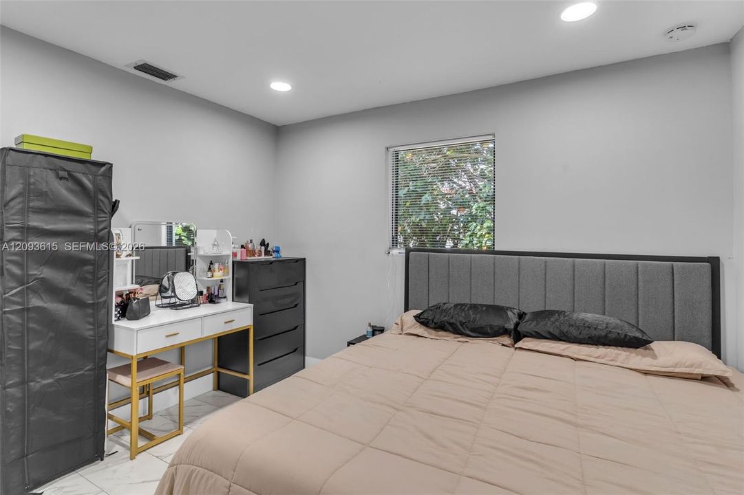 В аренду: $3,300 (3 спален, 2 ванн, 900 Квадратных фут)