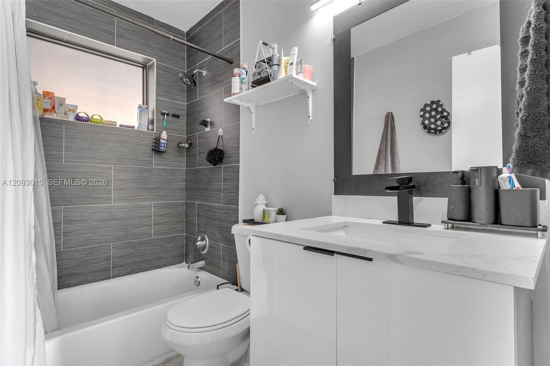 В аренду: $3,300 (3 спален, 2 ванн, 900 Квадратных фут)