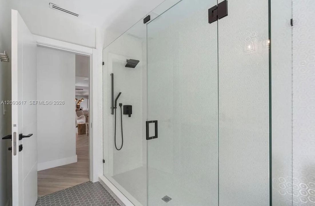 For Sale: $5,780,000 (5 beds, 4 baths, 4146 Square Feet)