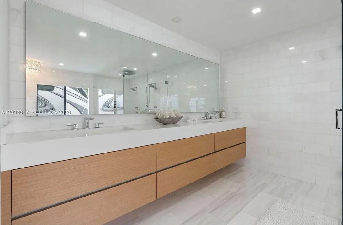 For Sale: $5,780,000 (5 beds, 4 baths, 4146 Square Feet)