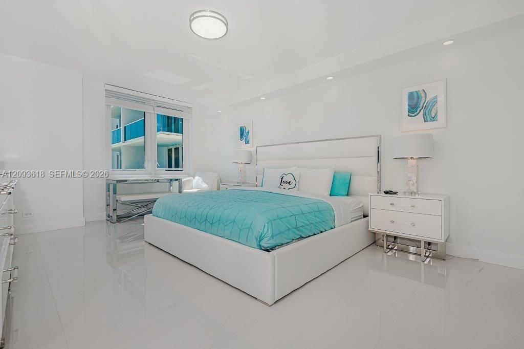 For Rent: $15,000 (1 beds, 2 baths, 900 Square Feet)