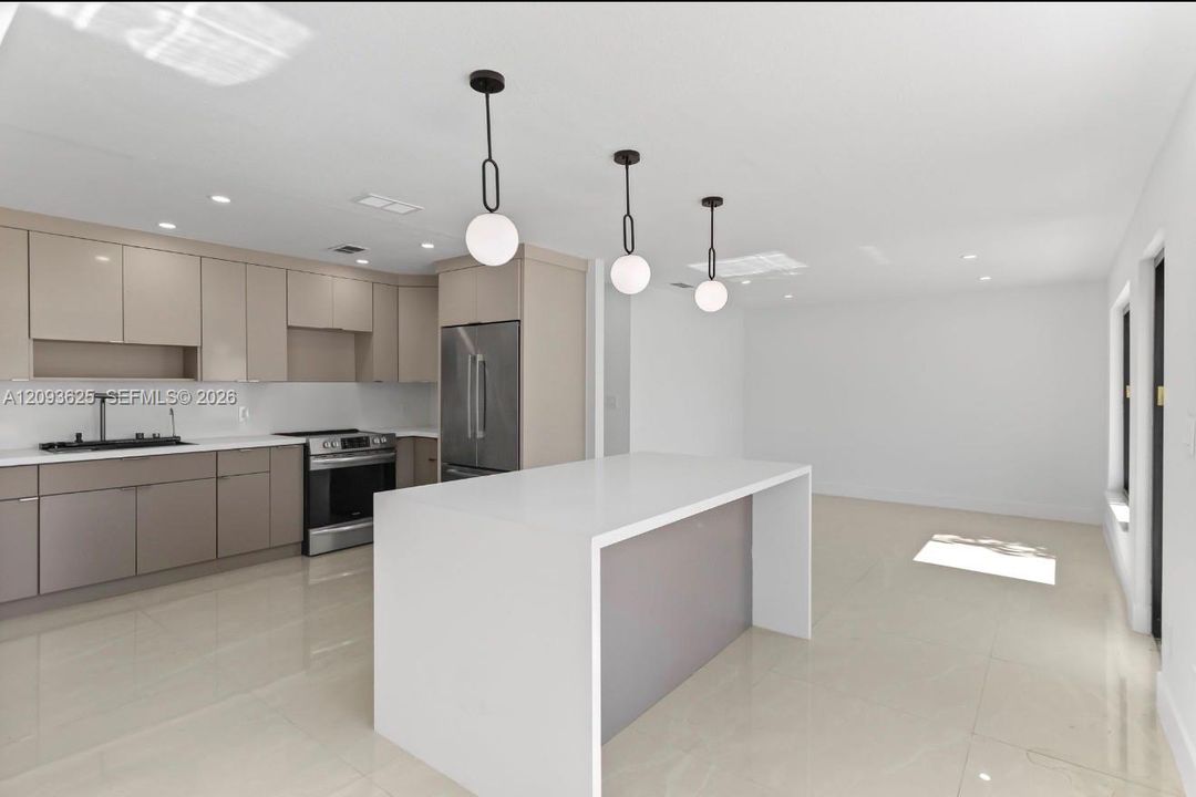 For Sale: $750,000 (6 beds, 3 baths, 2032 Square Feet)