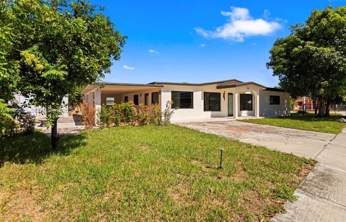 For Sale: $750,000 (6 beds, 3 baths, 2032 Square Feet)
