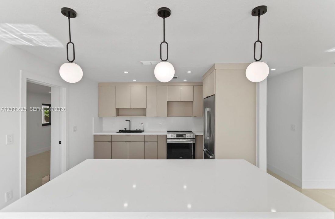 For Sale: $750,000 (6 beds, 3 baths, 2032 Square Feet)