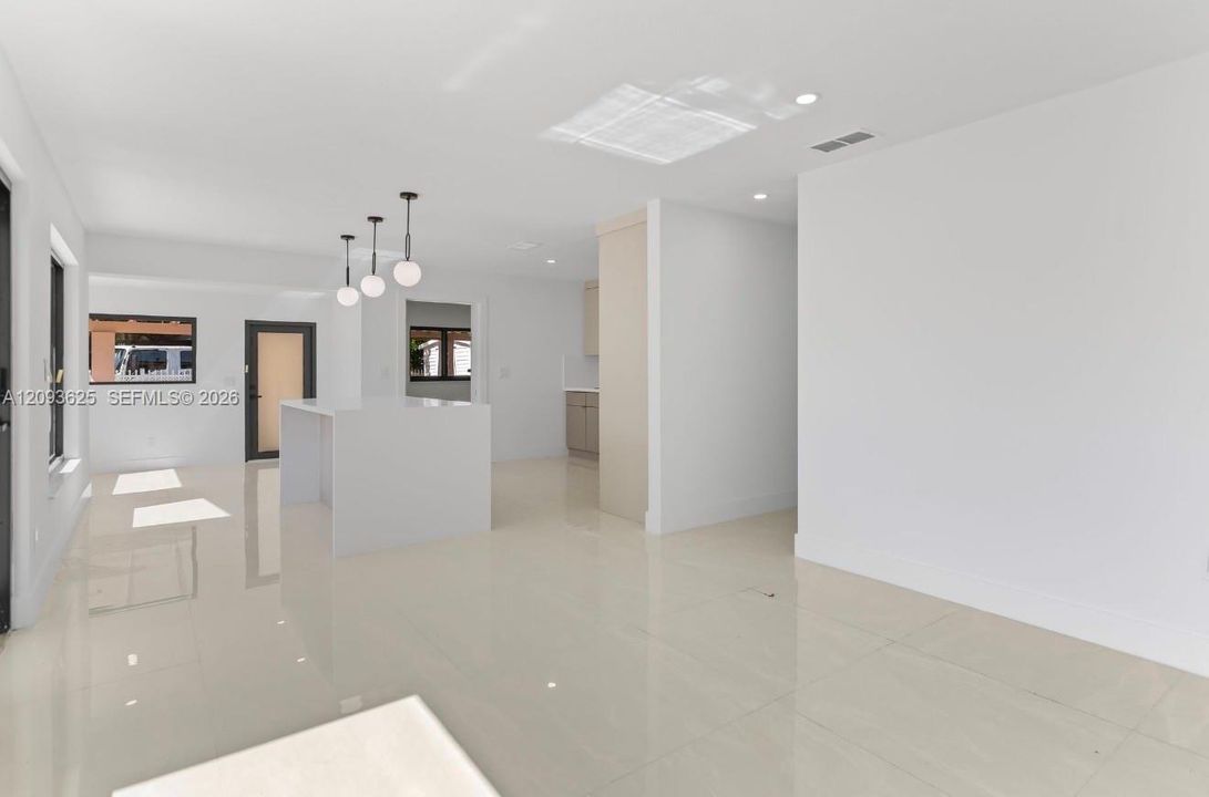 For Sale: $750,000 (6 beds, 3 baths, 2032 Square Feet)