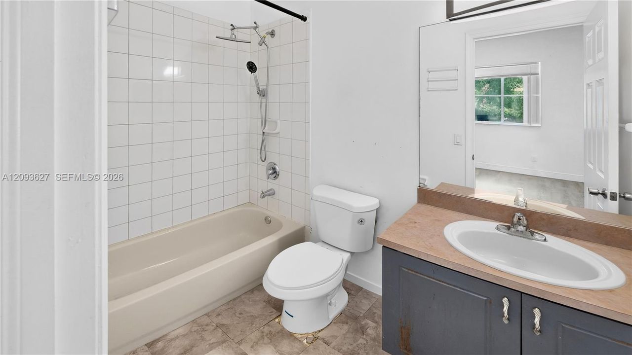 На продажу: $350,000 (4 спален, 3 ванн, 1618 Квадратных фут)