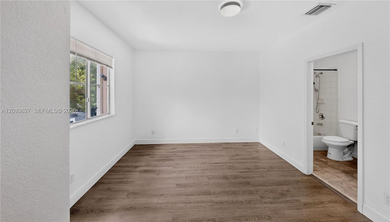 На продажу: $350,000 (4 спален, 3 ванн, 1618 Квадратных фут)