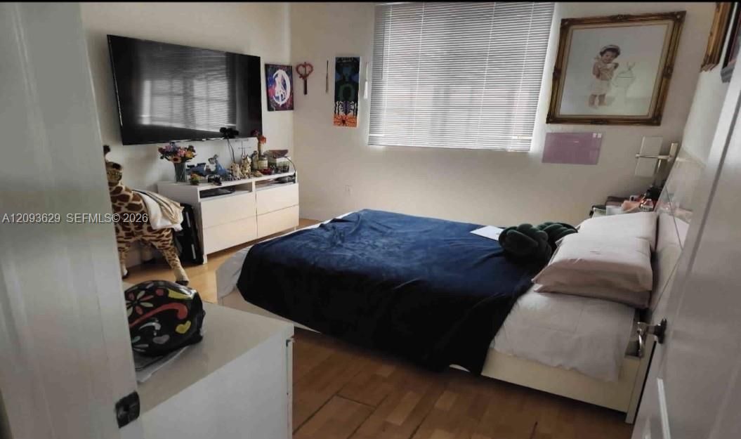 En Venta: $990,000 (5 camas, 3 baños, 2581 Pies cuadrados)