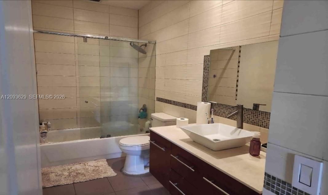 En Venta: $990,000 (5 camas, 3 baños, 2581 Pies cuadrados)