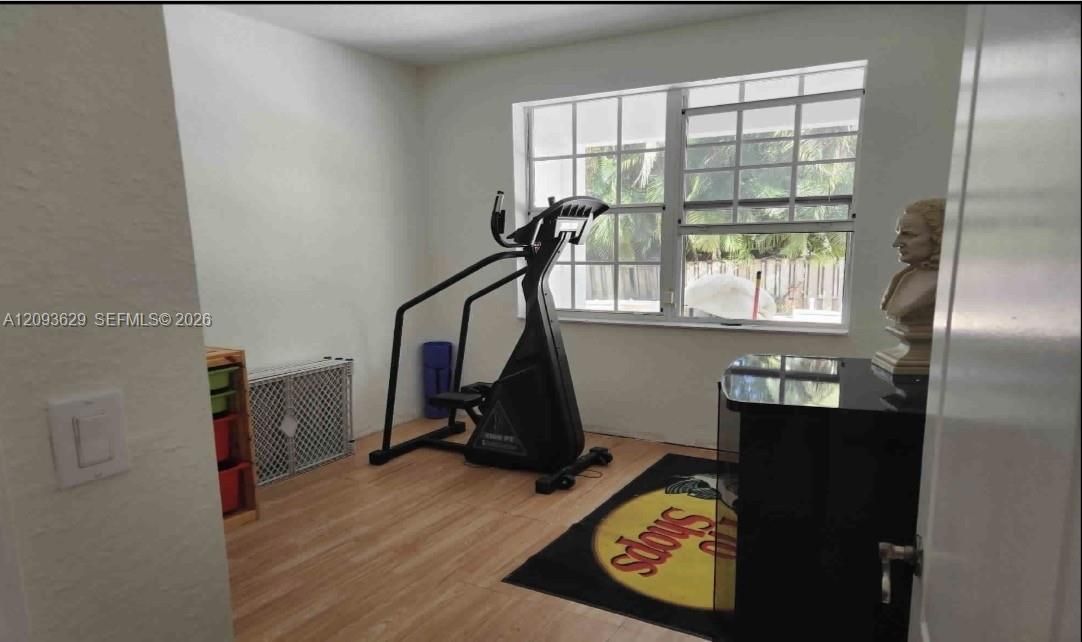 En Venta: $990,000 (5 camas, 3 baños, 2581 Pies cuadrados)