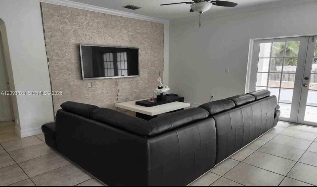 En Venta: $990,000 (5 camas, 3 baños, 2581 Pies cuadrados)