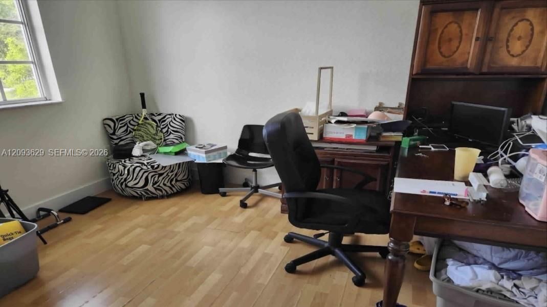 En Venta: $990,000 (5 camas, 3 baños, 2581 Pies cuadrados)