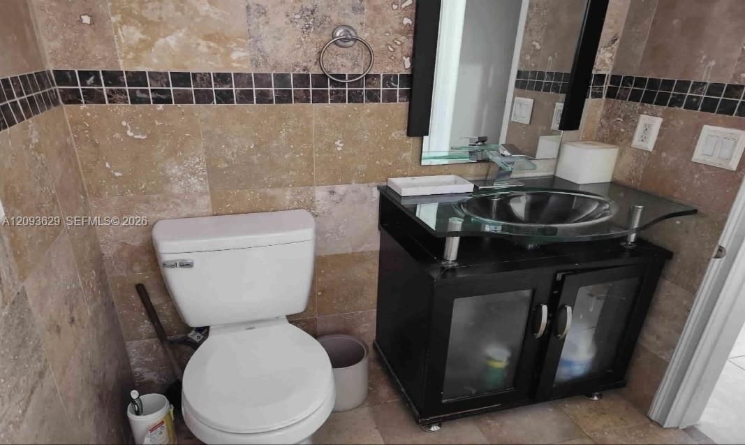 En Venta: $990,000 (5 camas, 3 baños, 2581 Pies cuadrados)