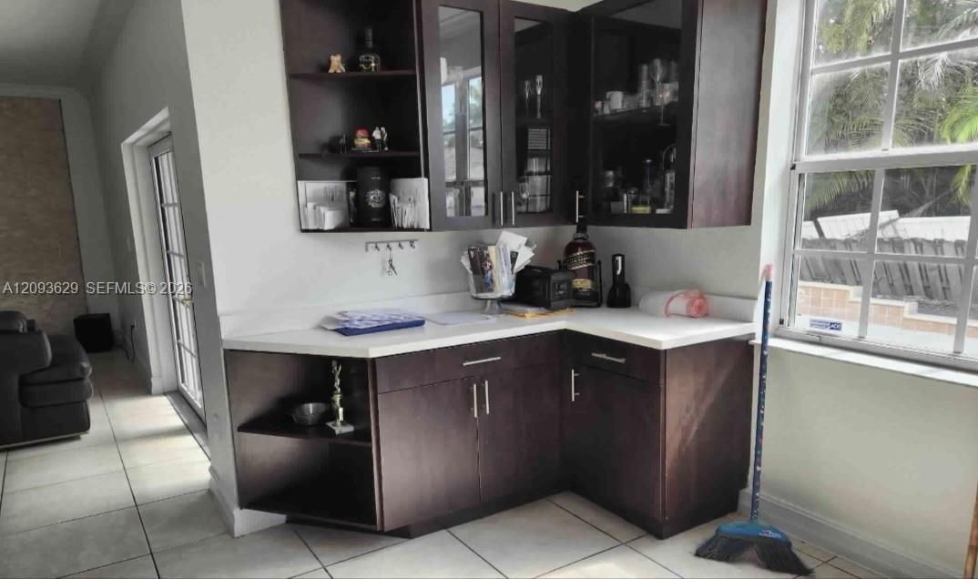 En Venta: $990,000 (5 camas, 3 baños, 2581 Pies cuadrados)