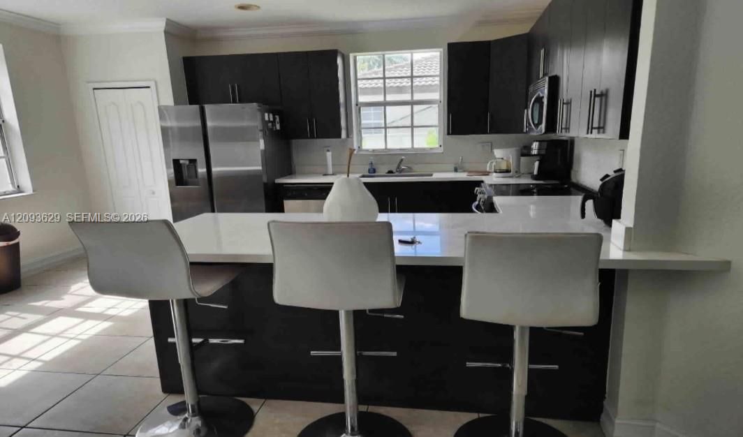 En Venta: $990,000 (5 camas, 3 baños, 2581 Pies cuadrados)
