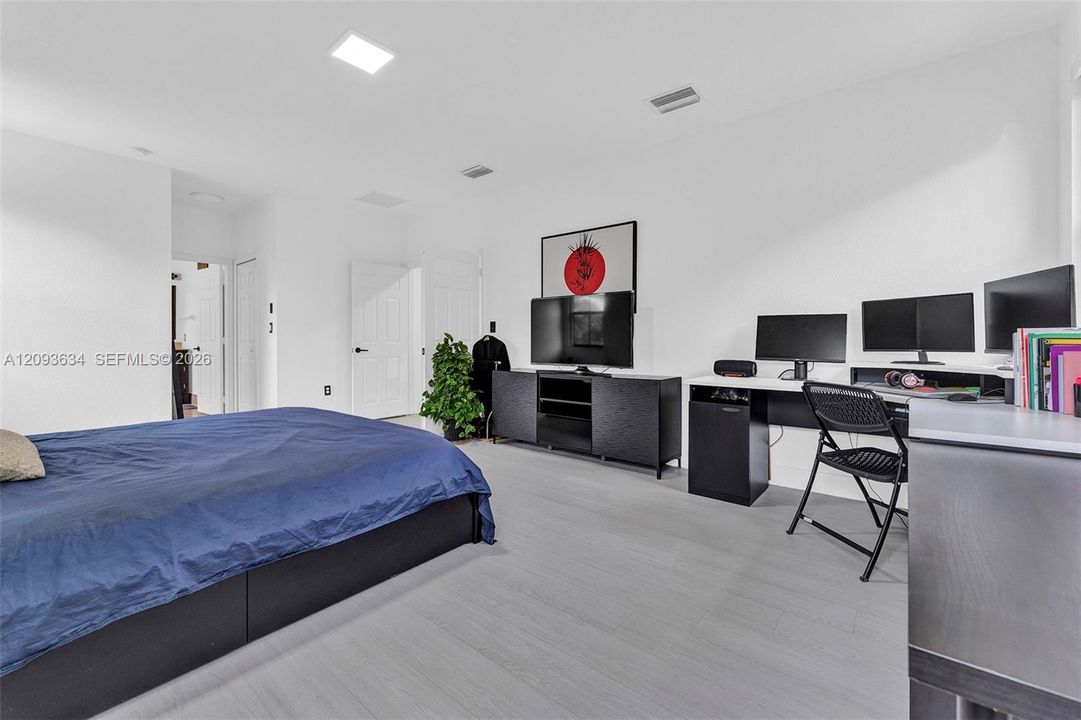 For Rent: $5,500 (4 beds, 4 baths, 2602 Square Feet)