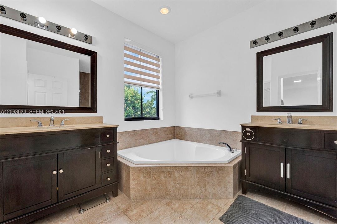 For Rent: $5,500 (4 beds, 4 baths, 2602 Square Feet)