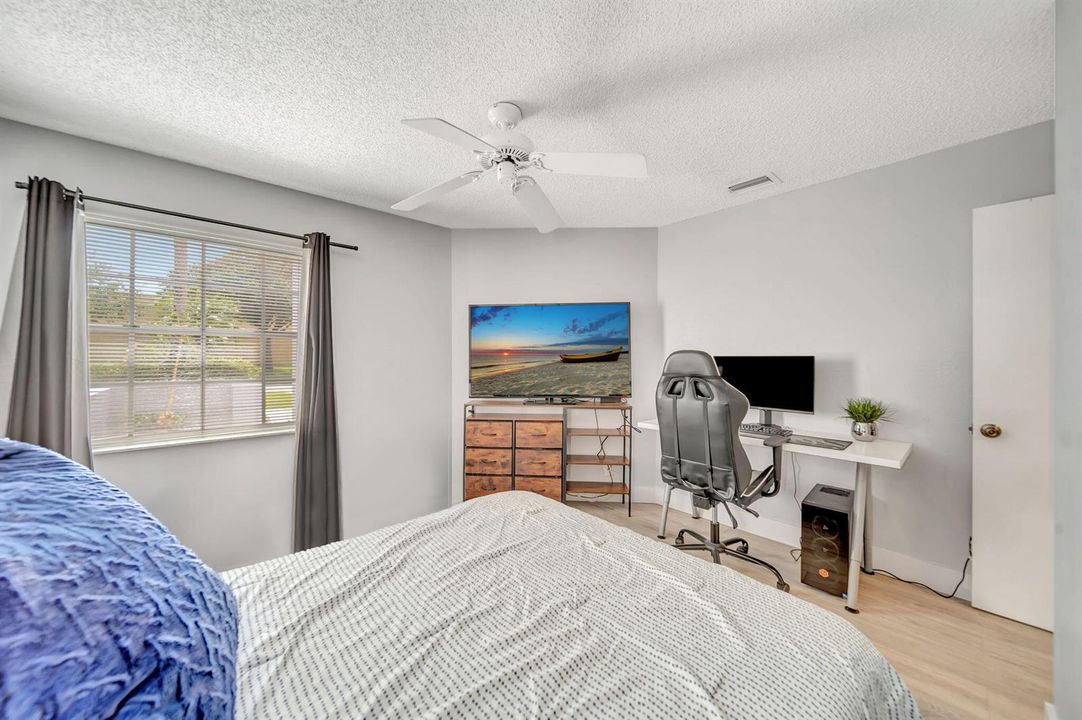 Guest bedroom