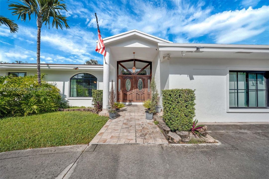 For Sale: $1,749,000 (6 beds, 4 baths, 3888 Square Feet)