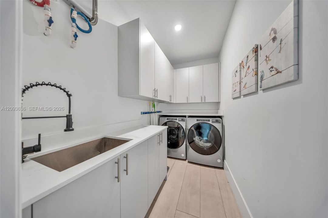 For Sale: $1,749,000 (6 beds, 4 baths, 3888 Square Feet)