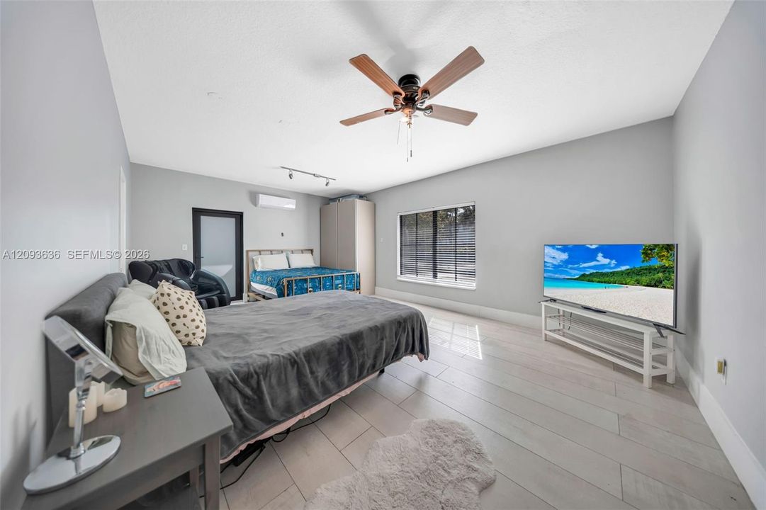 For Sale: $1,749,000 (6 beds, 4 baths, 3888 Square Feet)