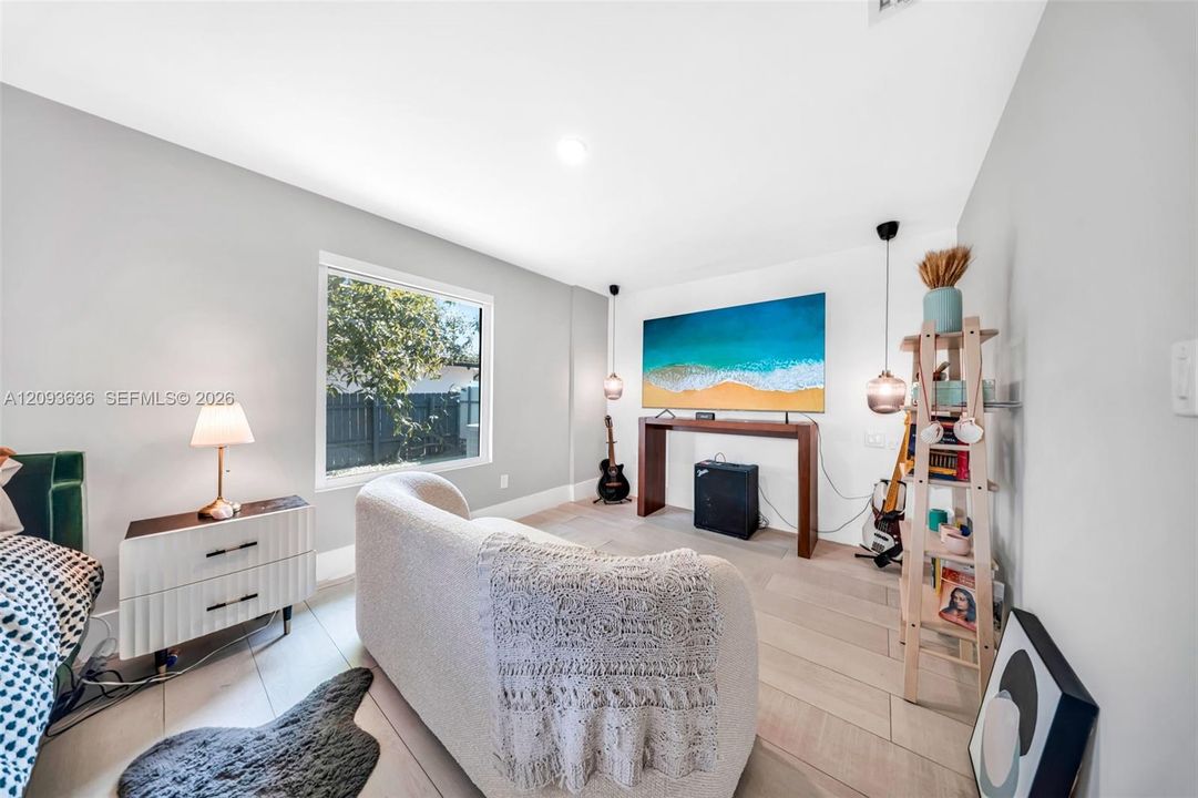 For Sale: $1,749,000 (6 beds, 4 baths, 3888 Square Feet)