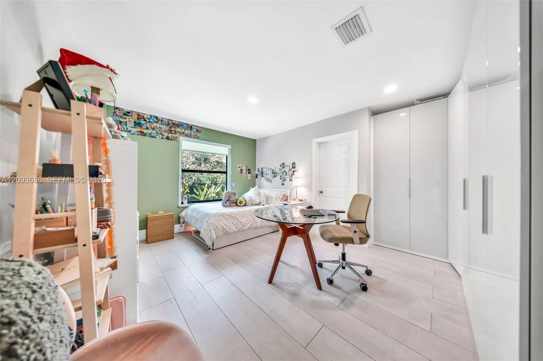 For Sale: $1,749,000 (6 beds, 4 baths, 3888 Square Feet)