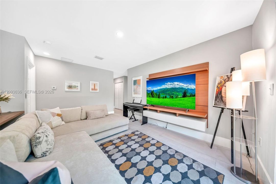 For Sale: $1,749,000 (6 beds, 4 baths, 3888 Square Feet)