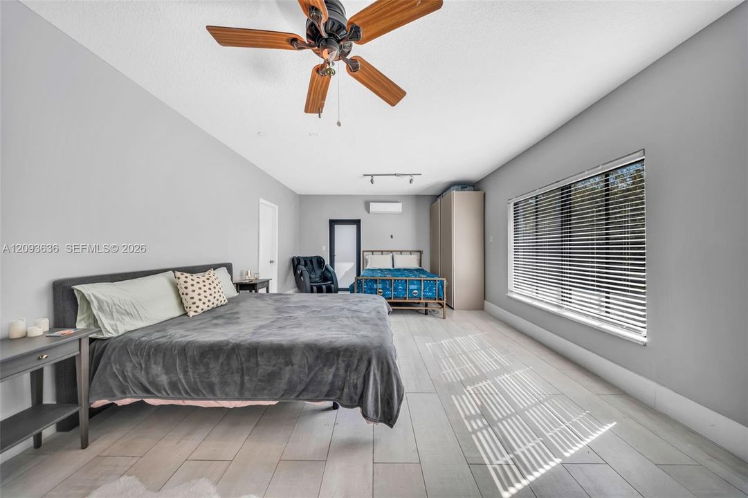 For Sale: $1,749,000 (6 beds, 4 baths, 3888 Square Feet)