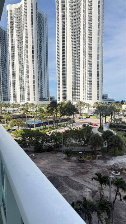 For Rent: $2,800 (2 beds, 1 baths, 991 Square Feet)
