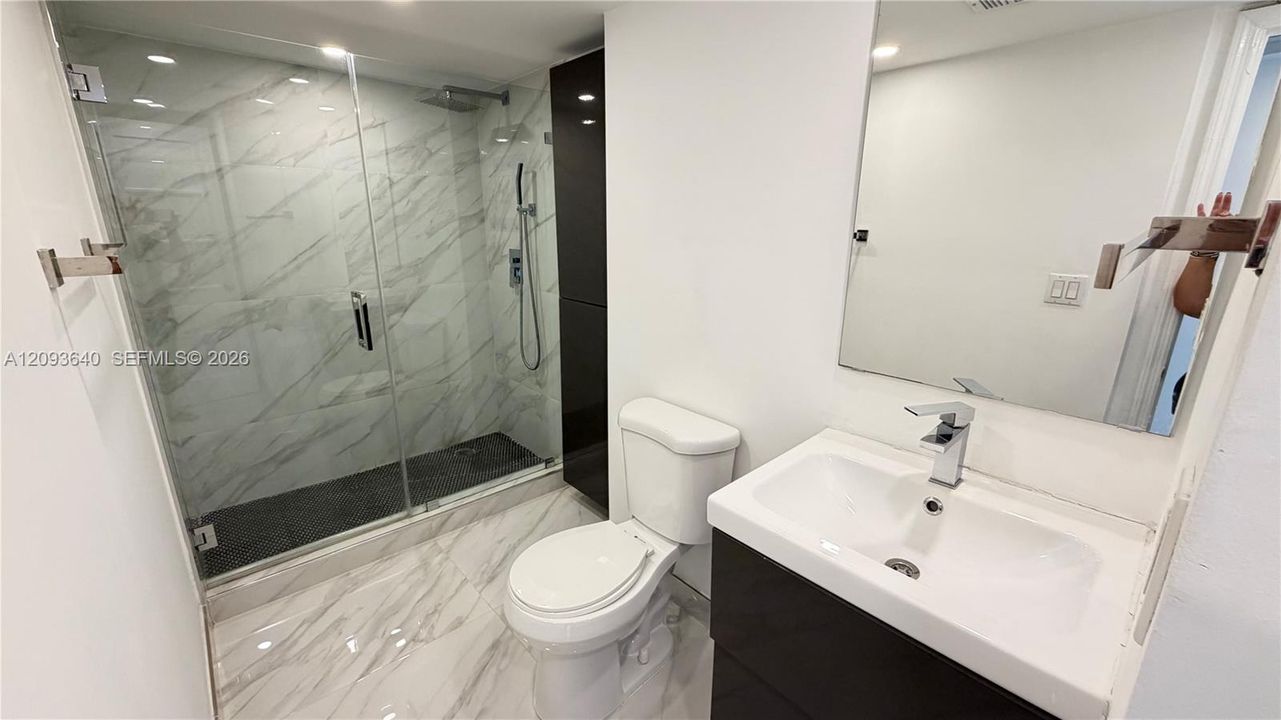 For Rent: $2,800 (2 beds, 1 baths, 991 Square Feet)