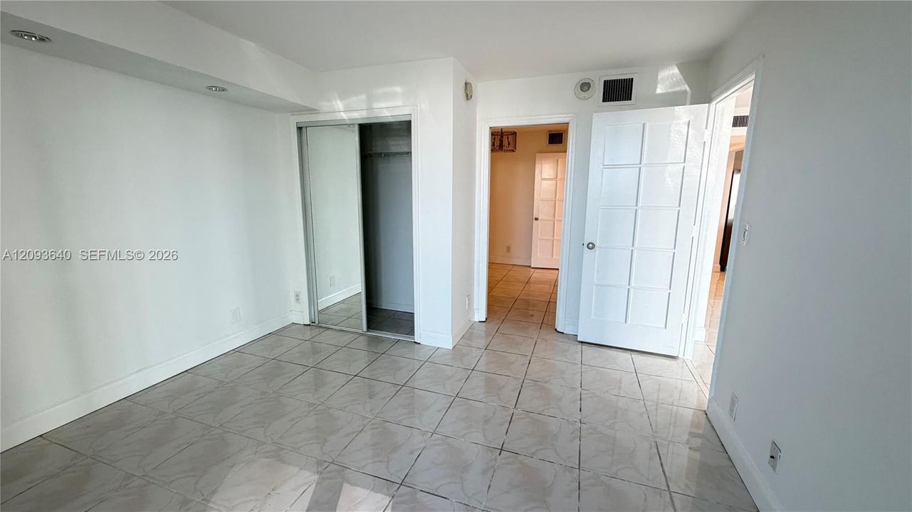 For Rent: $2,800 (2 beds, 1 baths, 991 Square Feet)