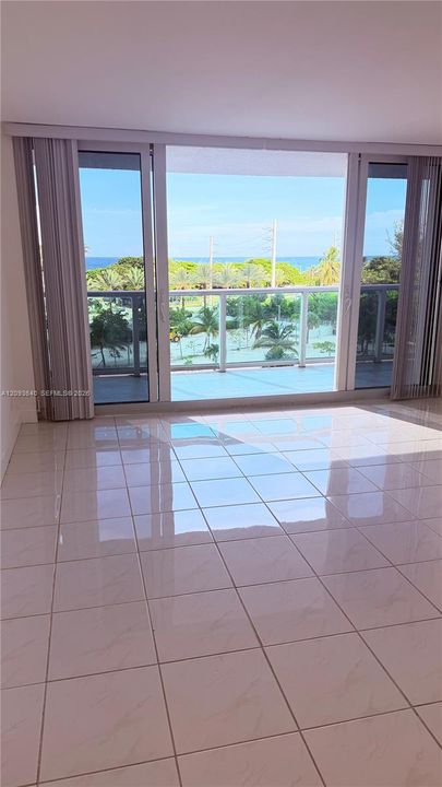 For Rent: $2,800 (2 beds, 1 baths, 991 Square Feet)