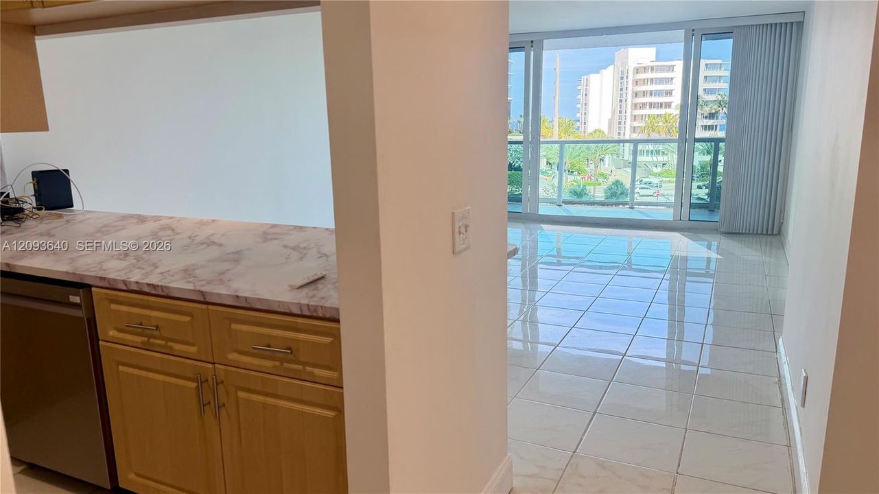 For Rent: $2,800 (2 beds, 1 baths, 991 Square Feet)