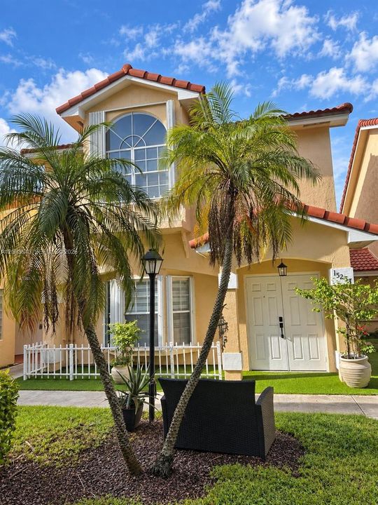 For Rent: $2,975 (3 beds, 2 baths, 1638 Square Feet)