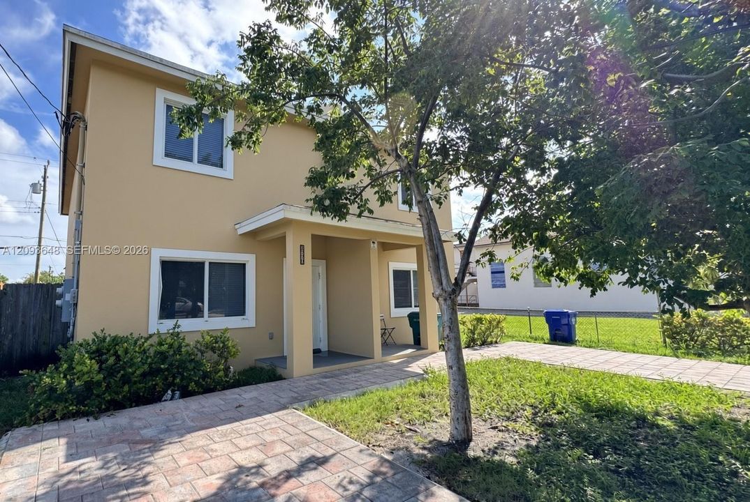 For Rent: $4,100 (4 beds, 3 baths, 3456 Square Feet)