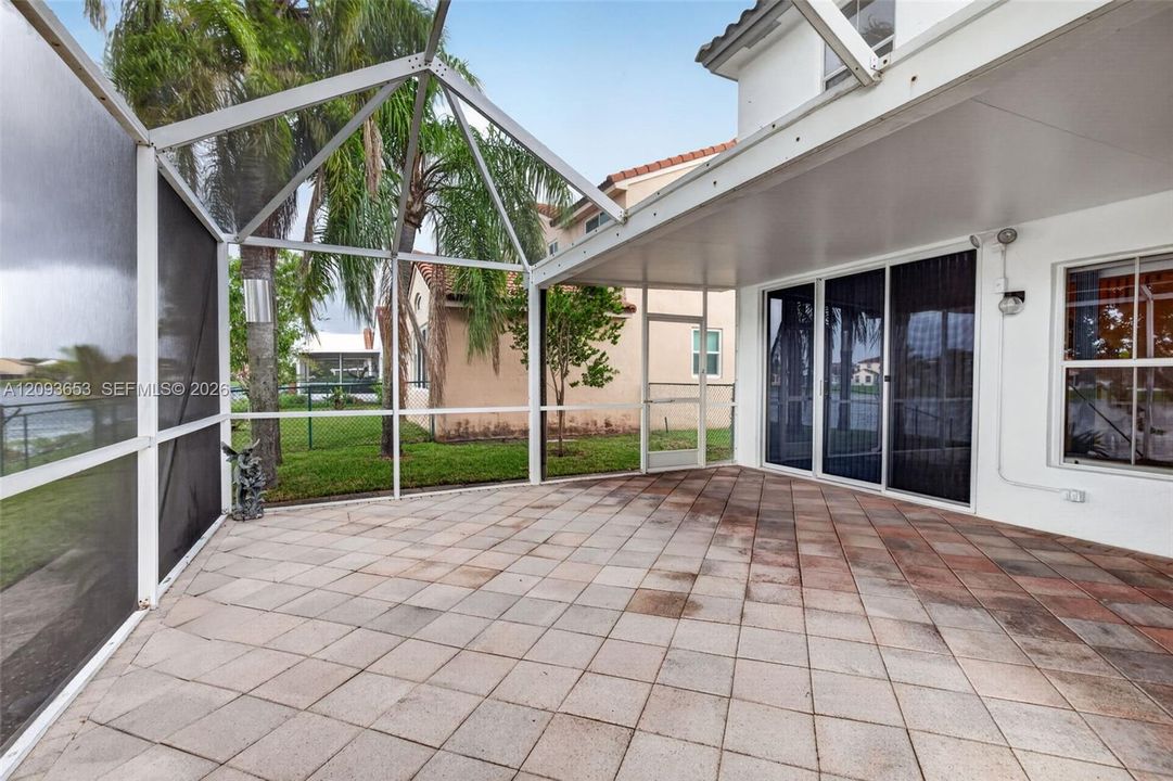 For Sale: $599,900 (3 beds, 2 baths, 1998 Square Feet)