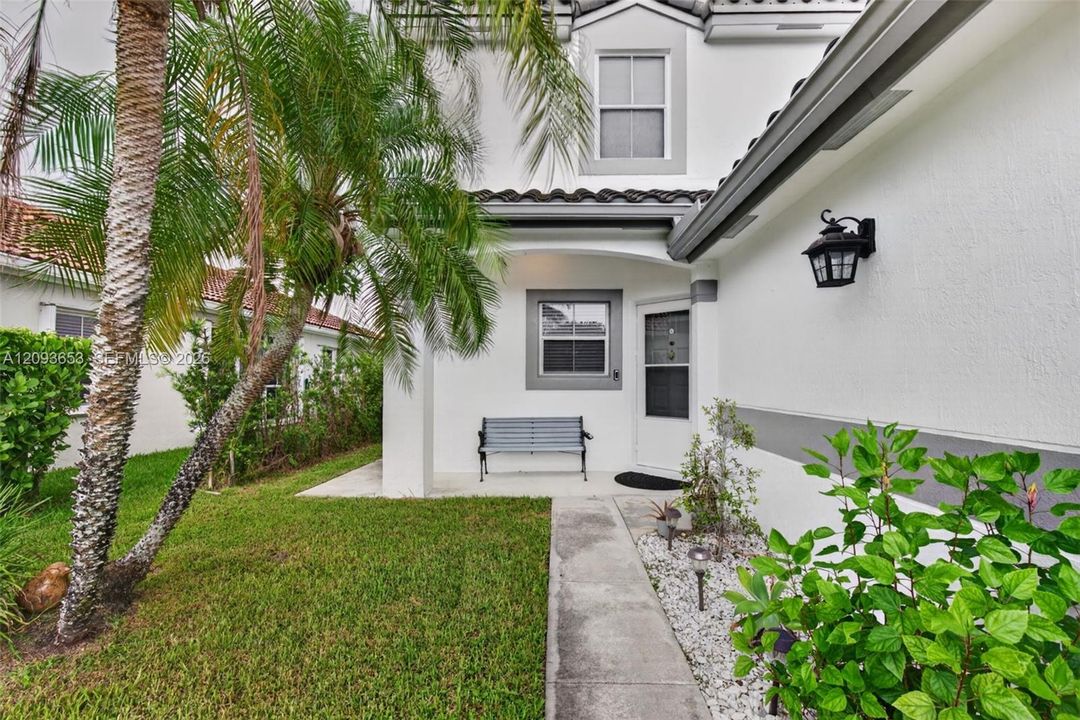 For Sale: $599,900 (3 beds, 2 baths, 1998 Square Feet)