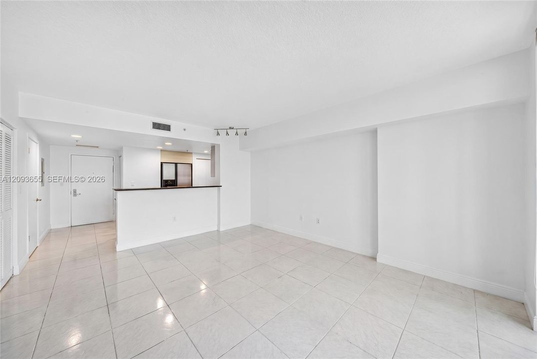For Sale: $350,000 (1 beds, 1 baths, 507 Square Feet)
