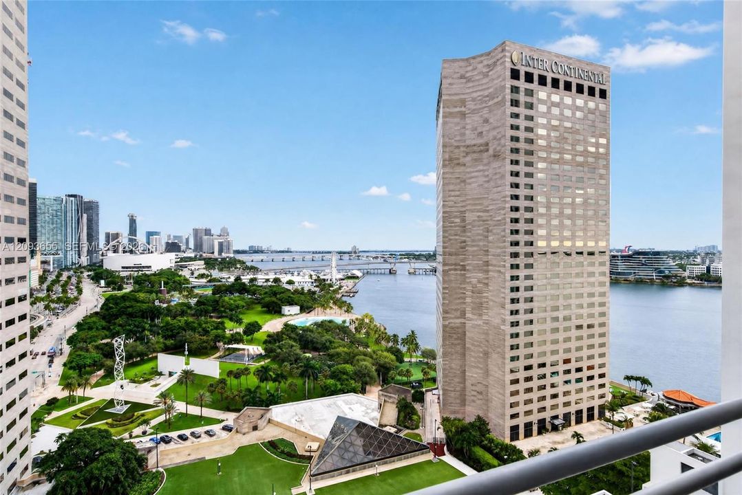 For Sale: $350,000 (1 beds, 1 baths, 507 Square Feet)